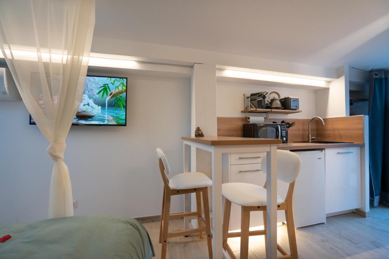 Lovina Chambre De Charme Avec Jaccuzi Velaux エクステリア 写真